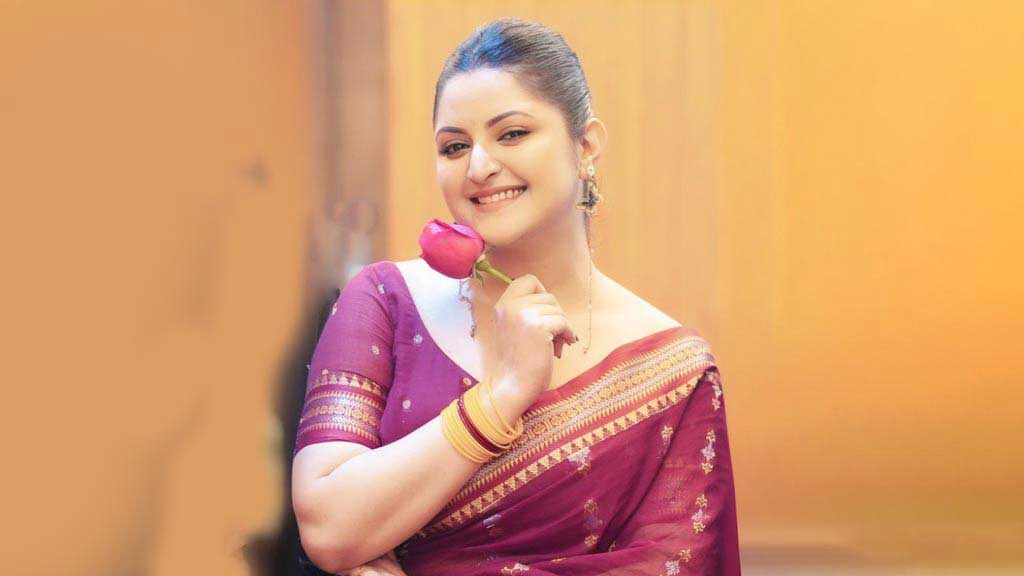 লাইভে এসে প্রমাণ দিলেন পরীমনি মরেননি